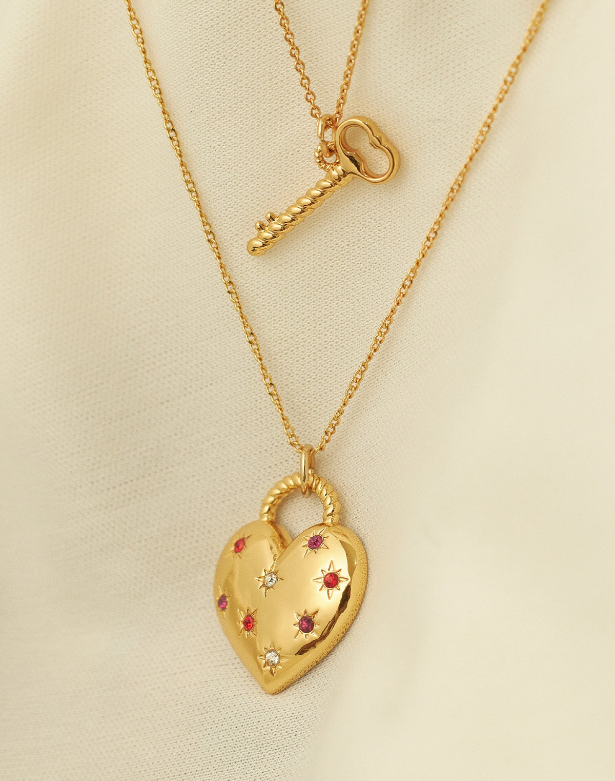 Set de 2 Collares Corazón y Llave